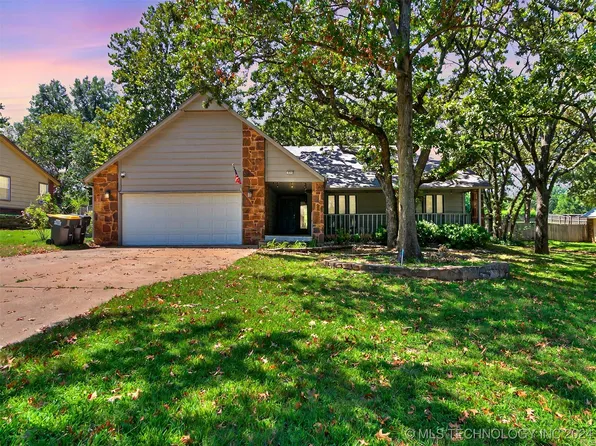 11934 S 266th Ave, Coweta, OK 74429