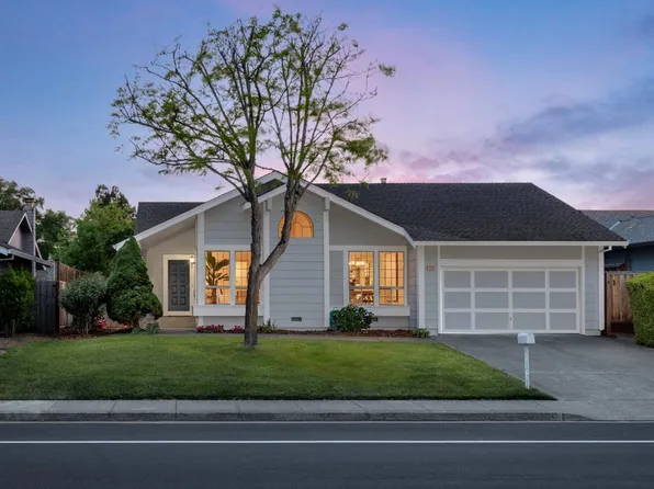 1040 Garfield Drive, Petaluma, CA 94954