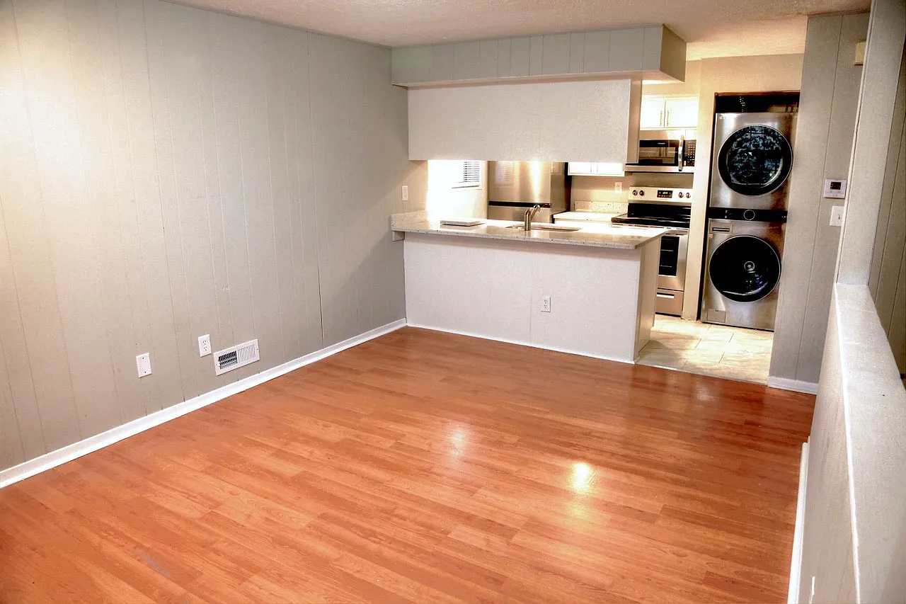 310 E 17th Ave — Photo 3