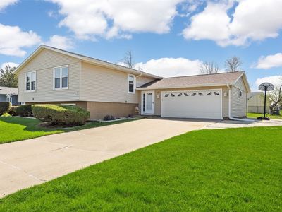 2235 Clark Ave, Marion, IA, 52302