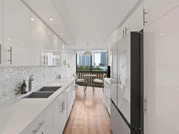 1000 Island Blvd #807, Aventura, FL 33160