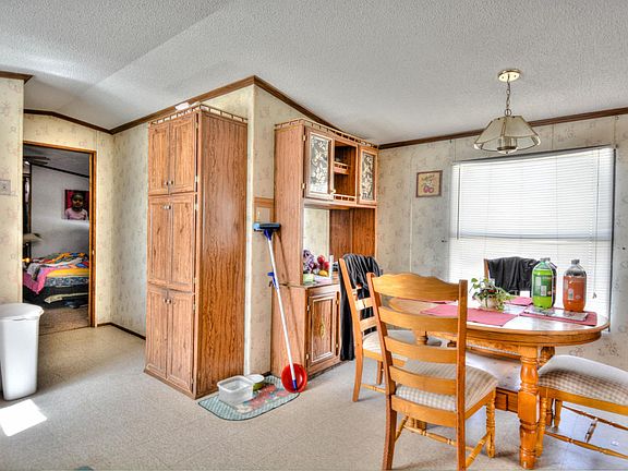 3rd image of 550 Sego Lily St