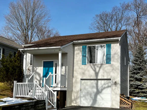 123 Dekalb St, Walled Lake, MI 48390