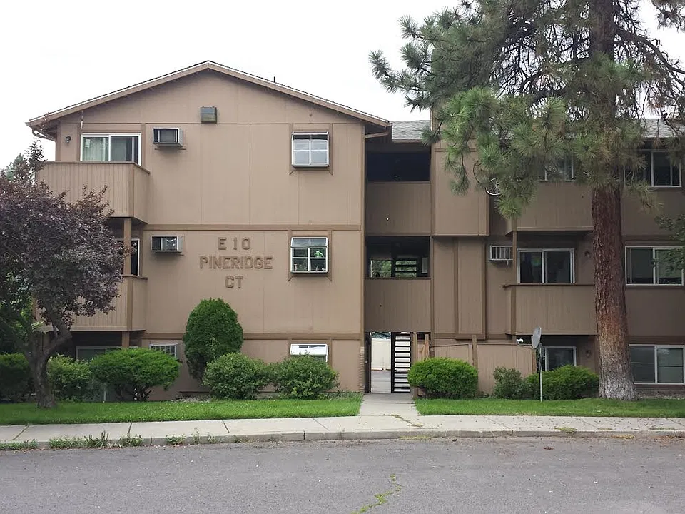 Pineridge Apartments