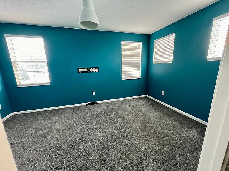 3175 Rossmore Cir — Photo 49