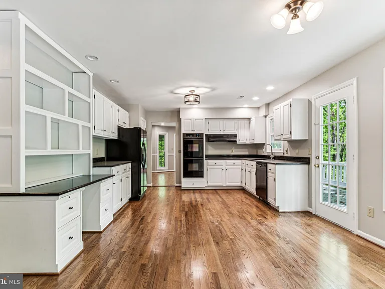 12203 Ashley Ct — Photo 10