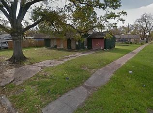 5802 Southurst St, Houston, TX 77033