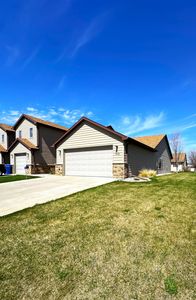 1915 10th Ave SE APT 7, Aberdeen, SD, 57401