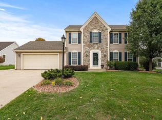 938 River Hill Dr, Waukesha, WI 53189