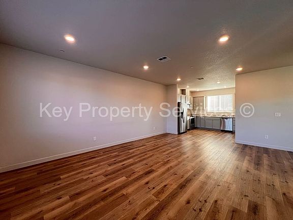 3rd image of 180 Loganberry Ct