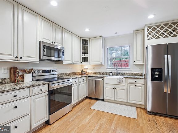 3rd image of 281 Beckworth Ct