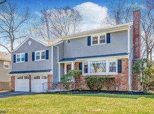 3 Shetland Dr, Cranford, NJ 07016