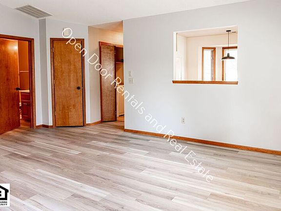 5th image of 1422 Flagstone Dr