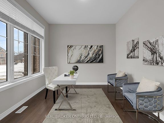4th image of 56 Redmond Cres