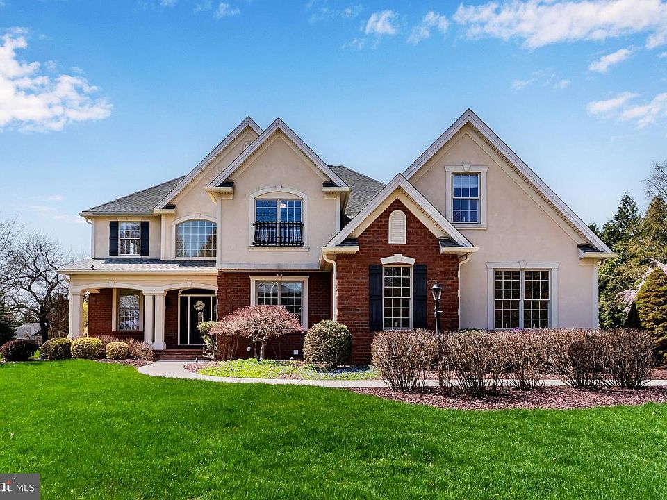 1st image of 2301 Claridge Ct