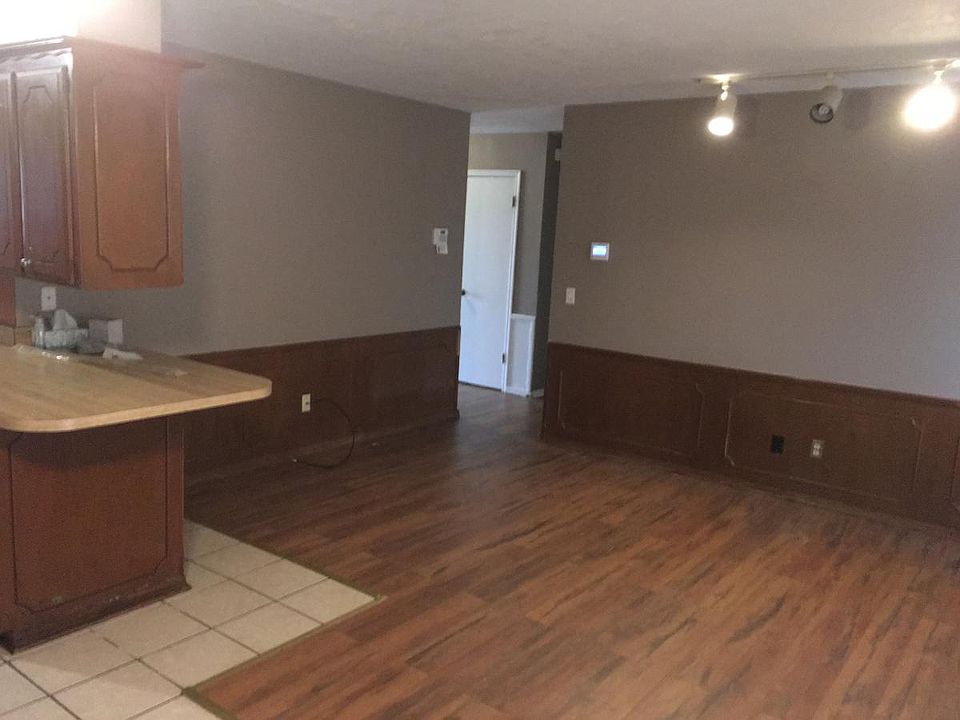 2nd image of 1440 NW 105th St