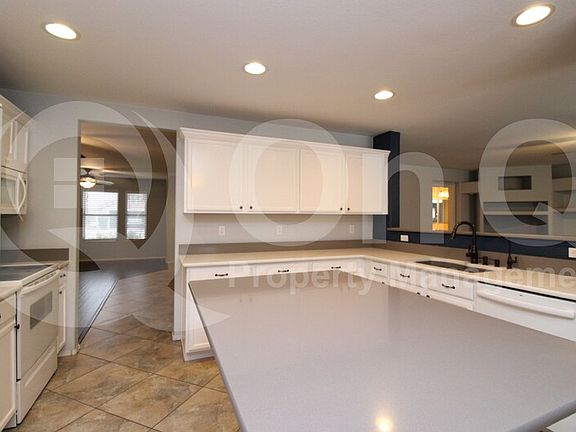4th image of 10646 E Balmoral Ave