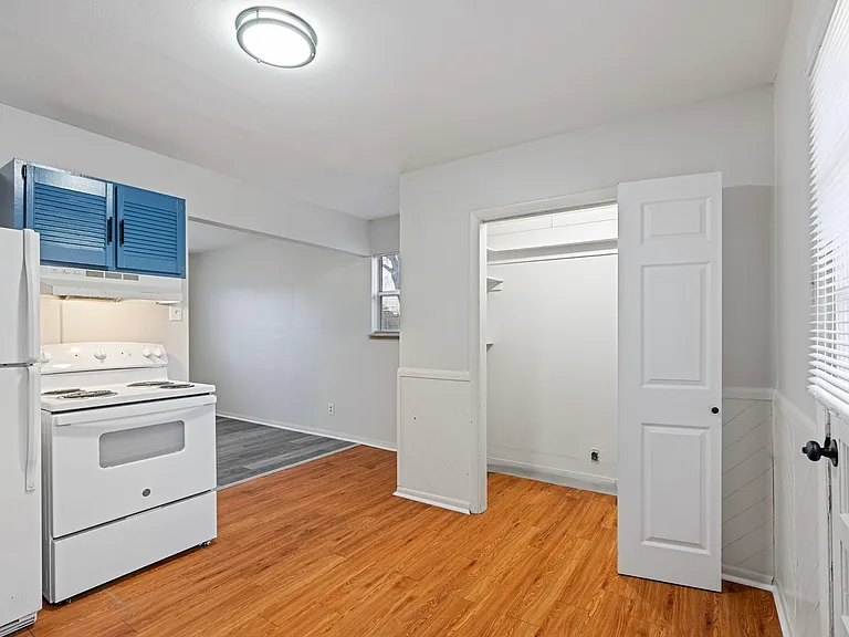 1406 E Pitman Ave — Photo 5