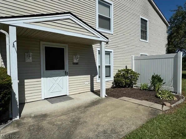 3083 Ivy Hill Cir Unit D, Cortland, OH 44410