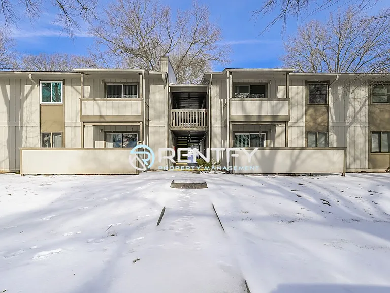 2205 Sunderland Rd — Photo 1