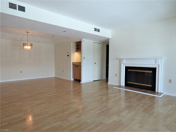 3rd image of 120 Fox Hollow Dr APT 404B