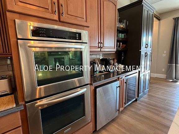5th image of 409 E Horseshoe Dr