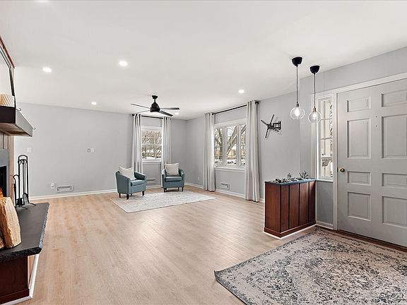 5th image of 1213 Campbell St