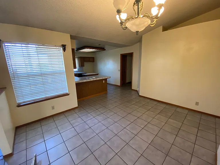 2574 N Douty St — Photo 18