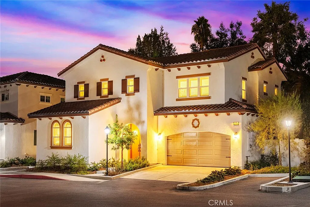 4 bed, 3.5 bath, 2627 sqft, $5,350 — Photo 2
