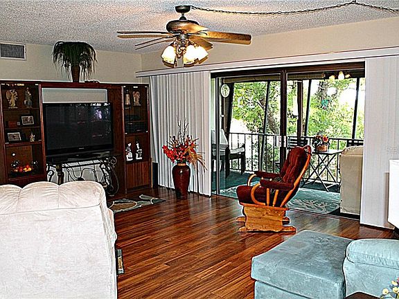 3rd image of 233 La Casa #233