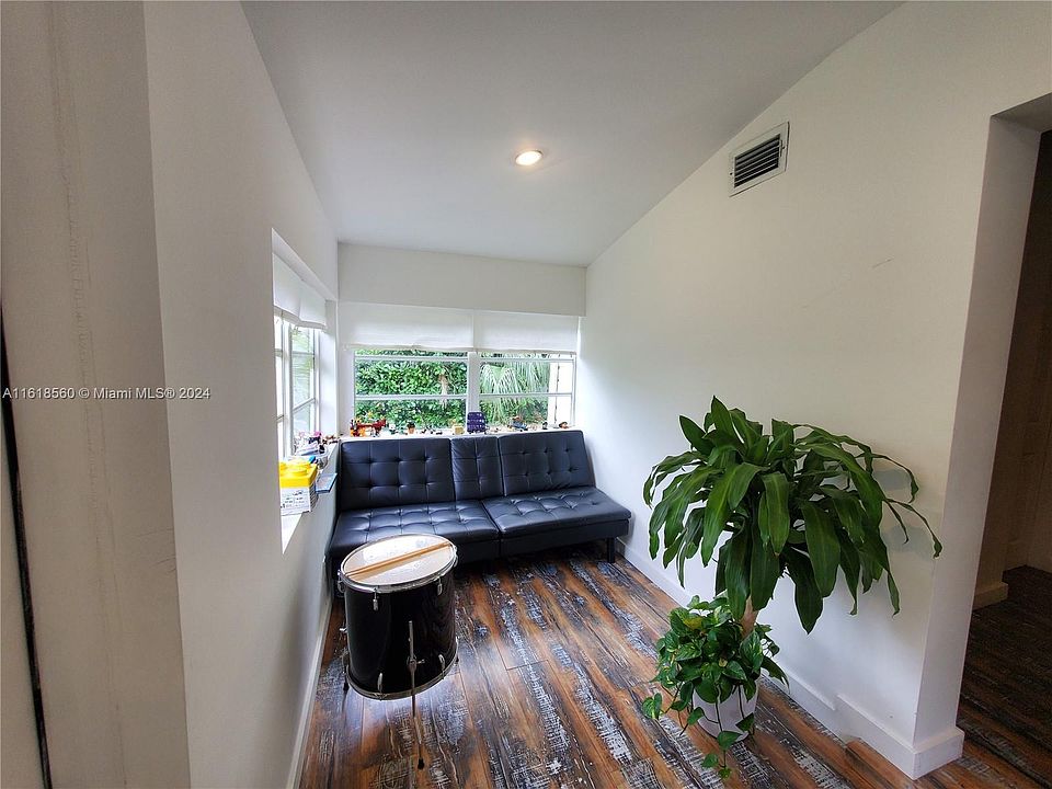 1st image of 4908 Washington Dr