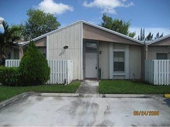 1st image of 586 Woodgate Cir