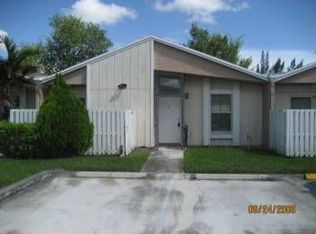 586 Woodgate Cir, Sunrise, FL 33326