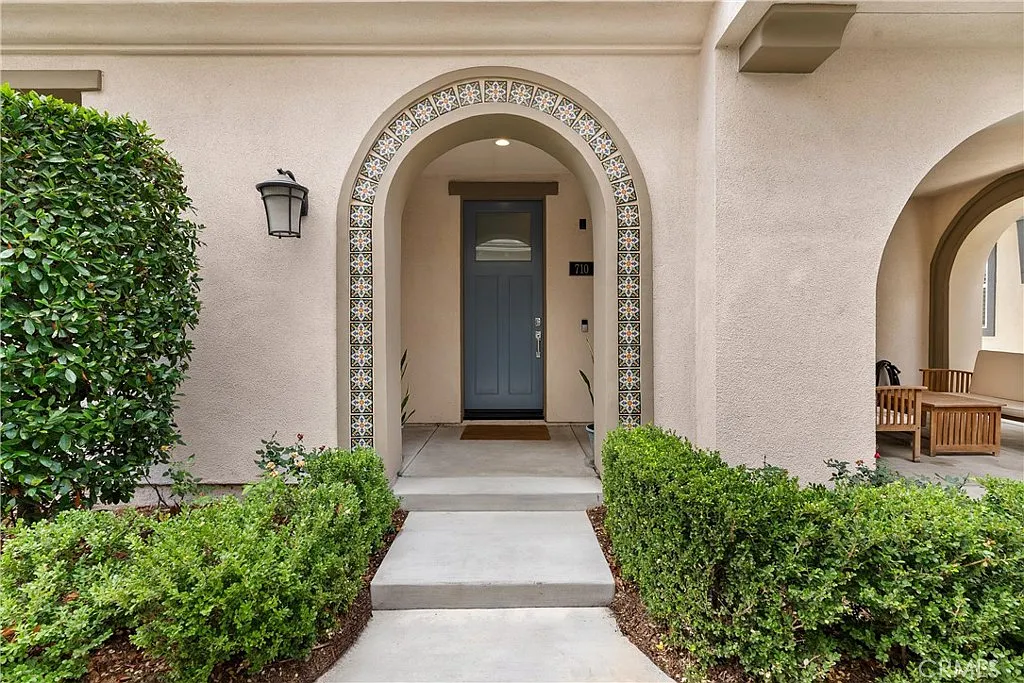 4 bed, 2133 sqft, $4,600 — Photo 2