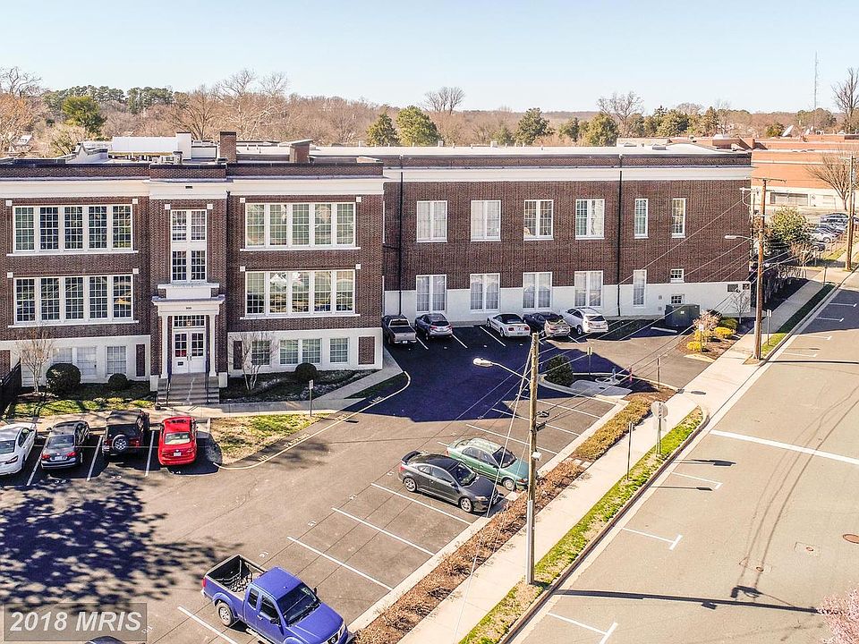 1st image of 900 Barton St Unit 306