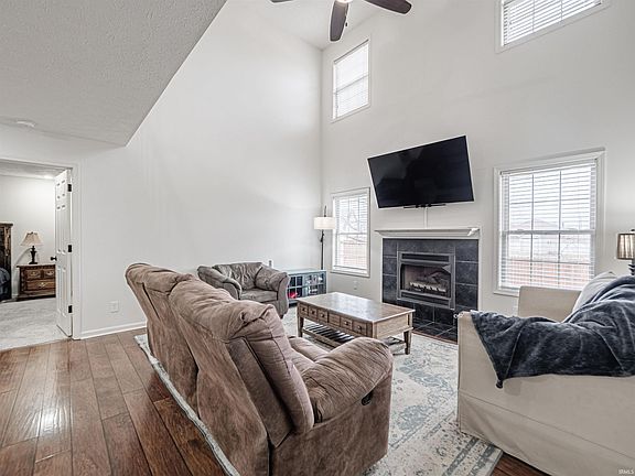 4th image of 4150 Clover Dr