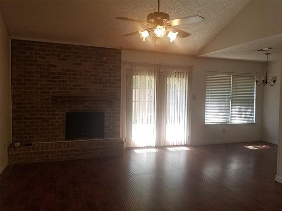 2nd image of 2202 Oak Hill Dr