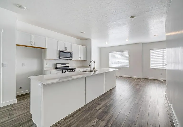 1133 W 340 S — Photo 4
