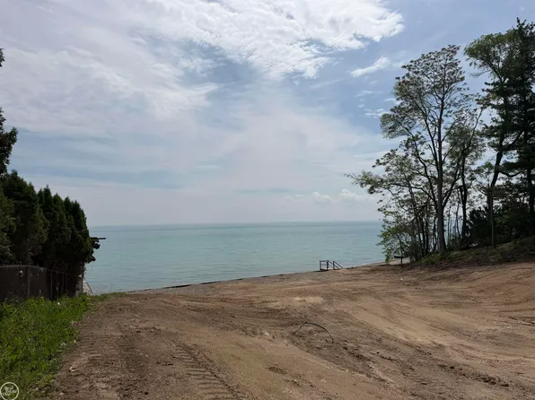 8340 Lakeshore Rd, Lakeport, MI 48059