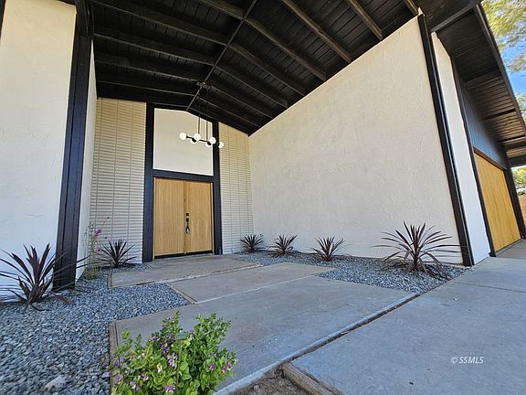 2nd image of 611 W Felspar Ave
