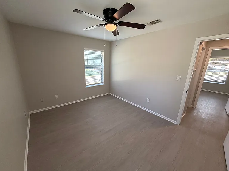 795 Albert St — Photo 19