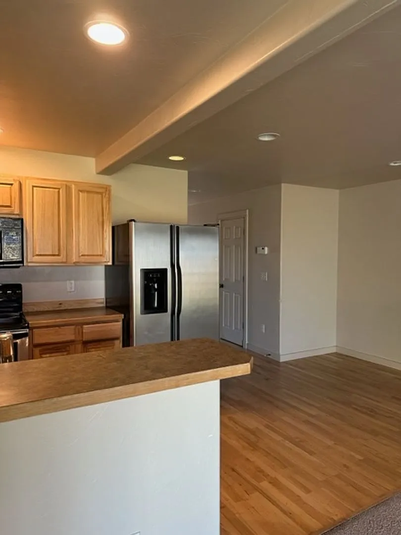 923 Saxon Way — Photo 1