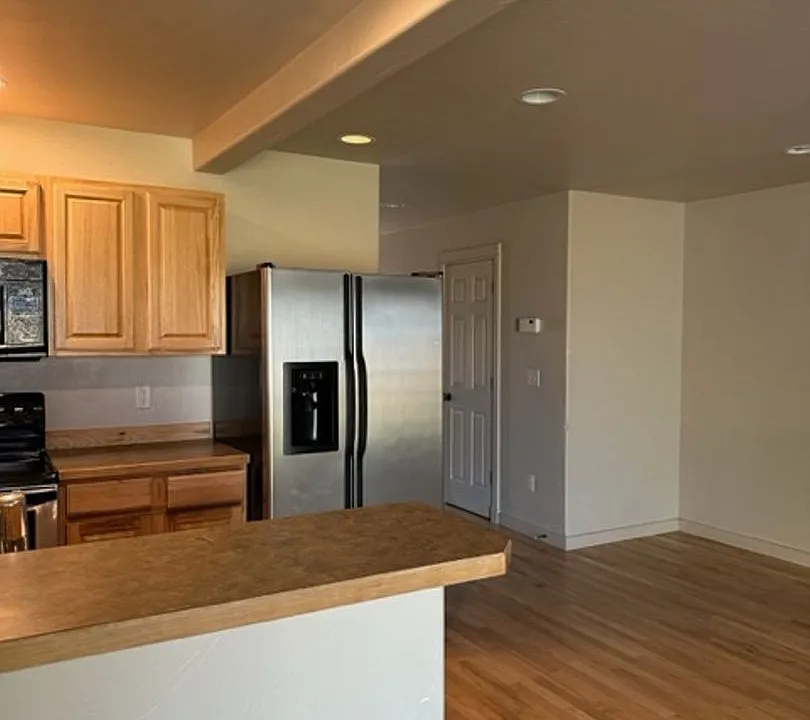 923 Saxon Way