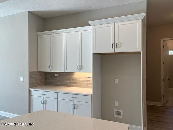4th image of 83 HOLLY LANDING Way