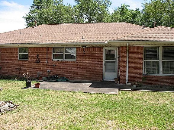 3rd image of 716 Oriole Ln