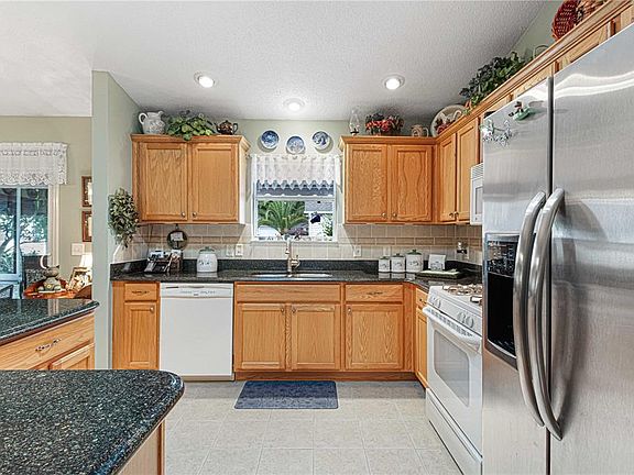 5th image of 914 Terrebonne Ter