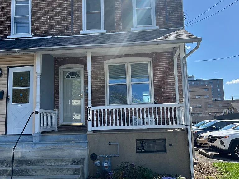 1320 N New St — Photo 1
