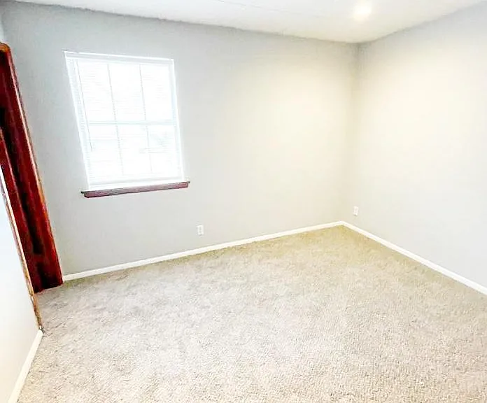 Skyview Court Apartments — Photo 18
