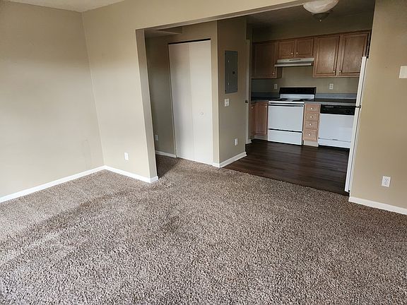 3rd image of 101 W Brunswick Dr APT 21