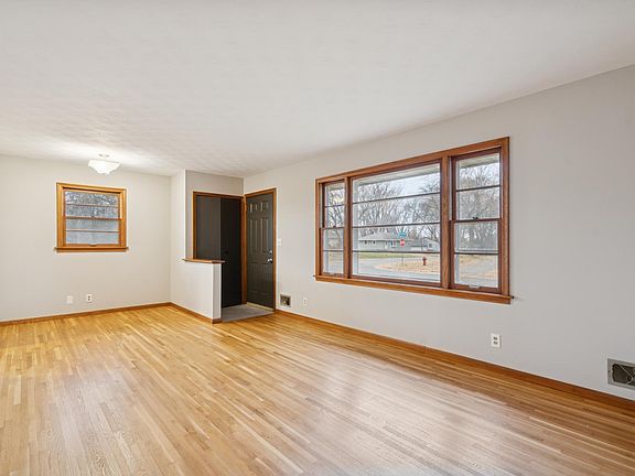 3rd image of 1105 Greystone Ave N
